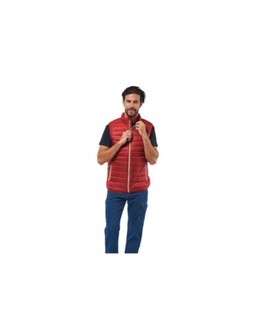 Gilet smanicato in soffice 100% poliestere, imbottitura effetto piuma, colore rosso
