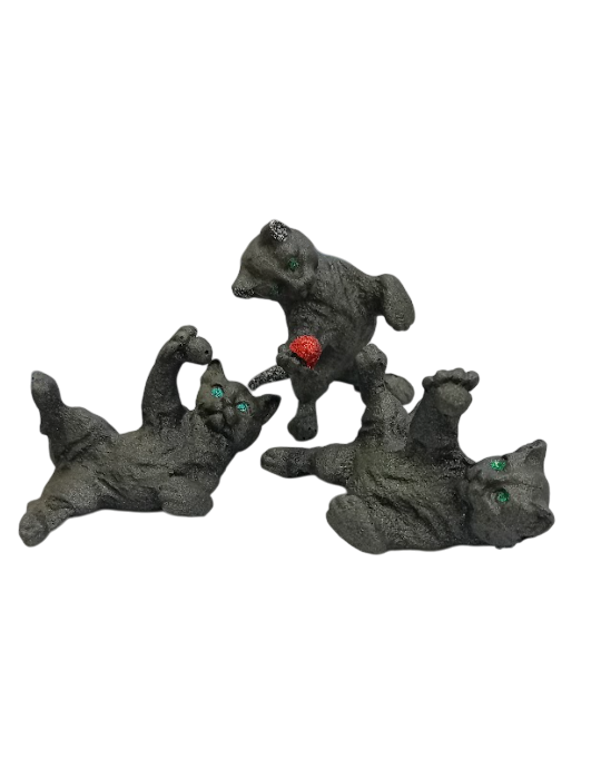 Figurita artística del gatito con la bola de piedra de lava de la...