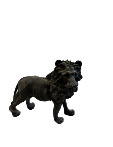 LÖWENSTATUE AUS LAVASTEIN