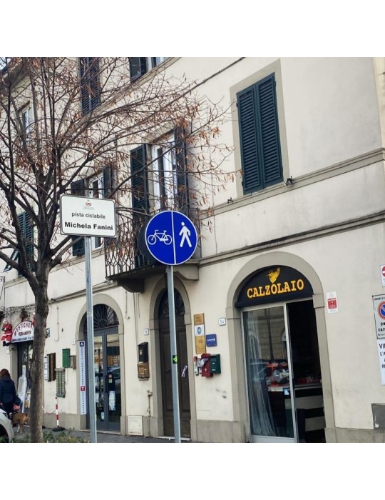 Panneau routier de 60 cm de diamètre classe 1 fig. 92/a « piste cyclable adjacente au trottoir »