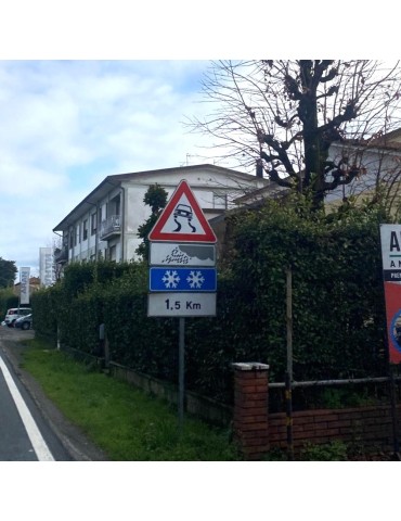 Pannello integrativo in lamiera classe 1 dim. 80x27 mod. 6/h " strada sdrucciolevole per ghiaccio " 2