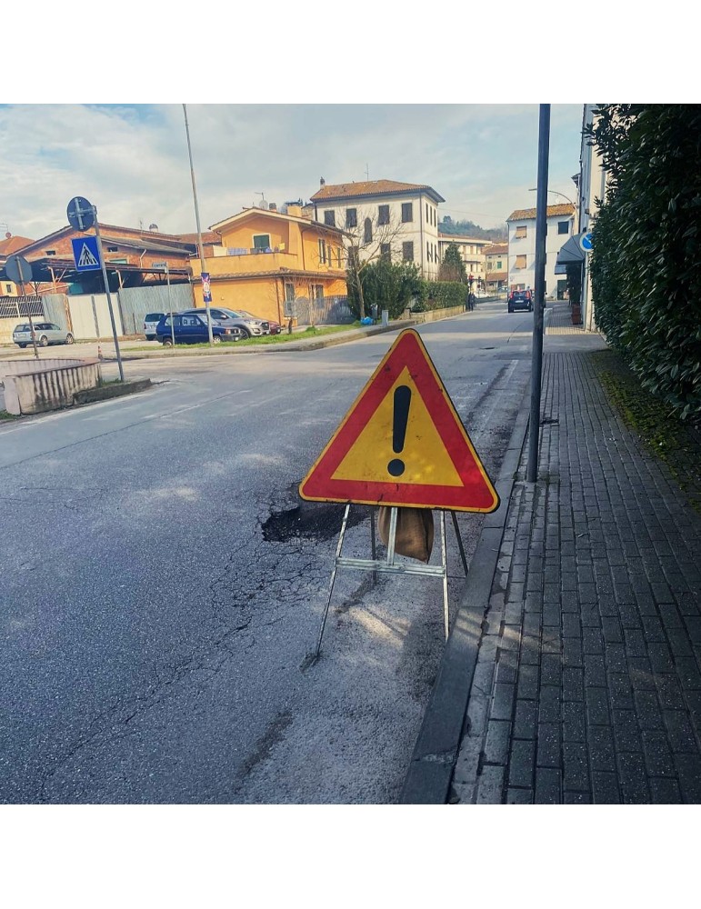 Dreieckiges Straßenschild Seite 90 in Eisenklasse 1 Abb. 388 "Weitere Gefahren"
