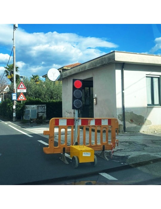 Mobiles rot-gelb-grünes LED-Ampelsystem mit drahtloser Technologie