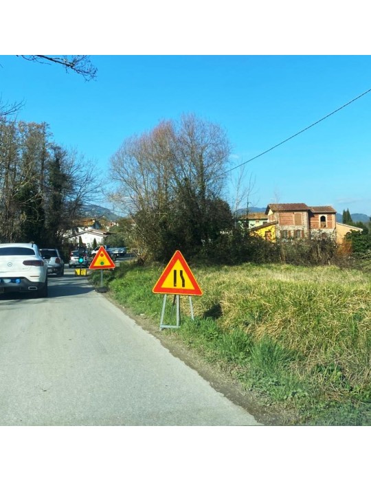 Triangle road sign side 90 in iron class 1 fig. 386 " asymmetrical bottleneck on the right "