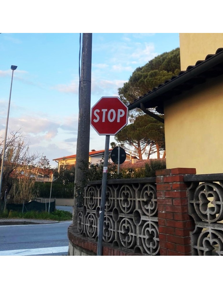 Signalisation permanente Largeur octogonale. Tôle de classe 2 de 60 cm...