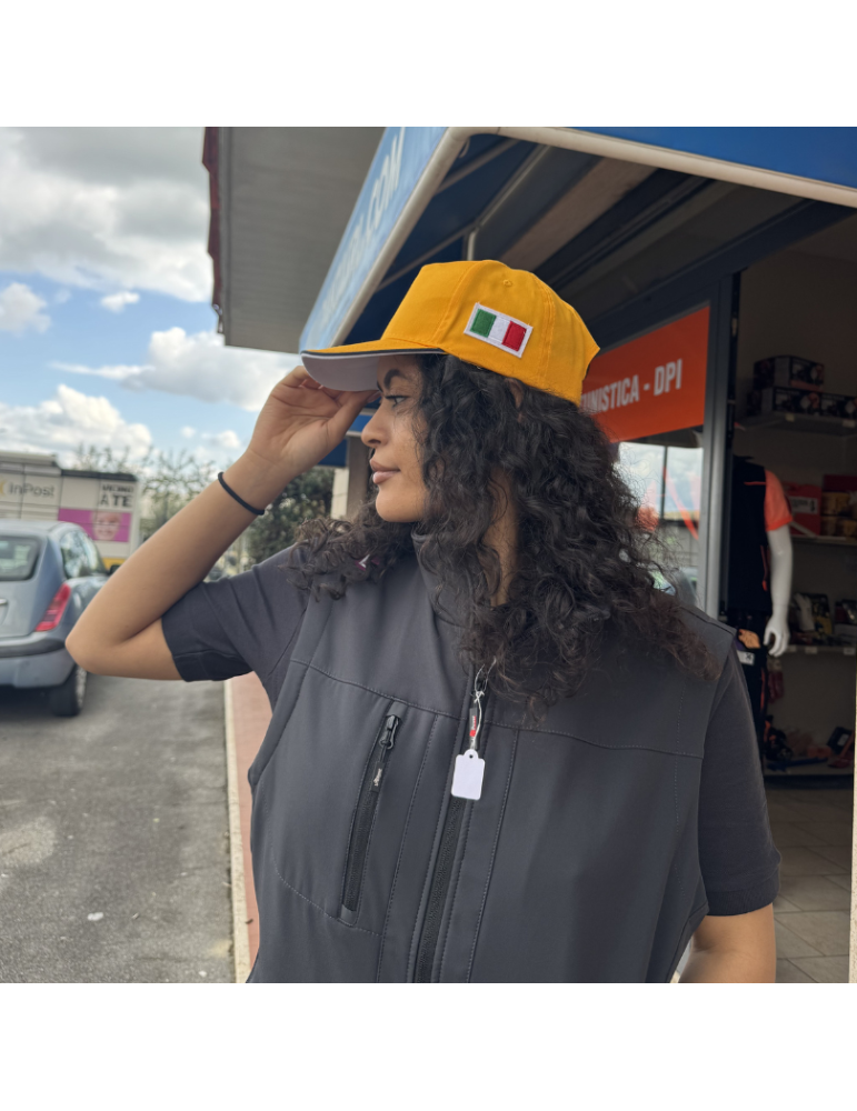 Cappello con tesa e bandierina a lato Logica giallo