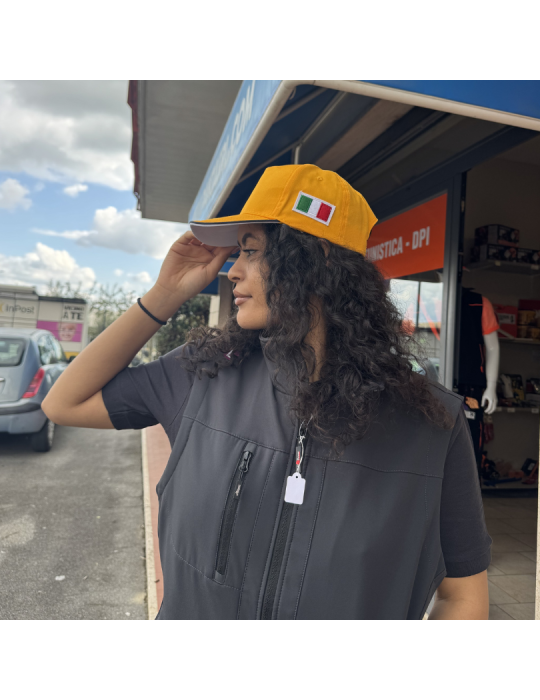 Cappello con tesa e bandierina a lato Logica giallo