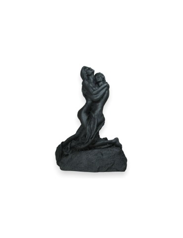 Pareja en piedra volcánica