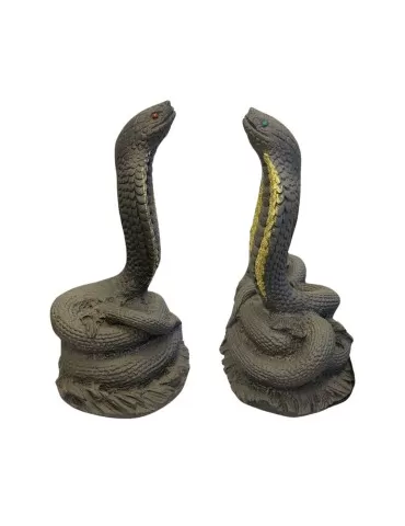 Cobra statua in pietra lavica con decorazioni colorate