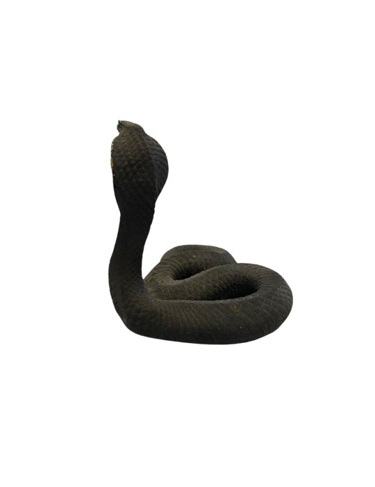 Cobra statua in pietra lavica con decorazioni colorate