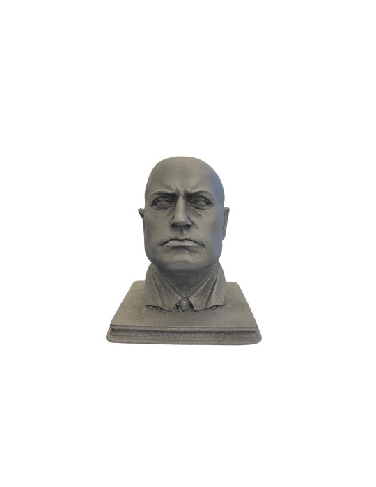 Visage de Benito Mussolini en pierre de lave