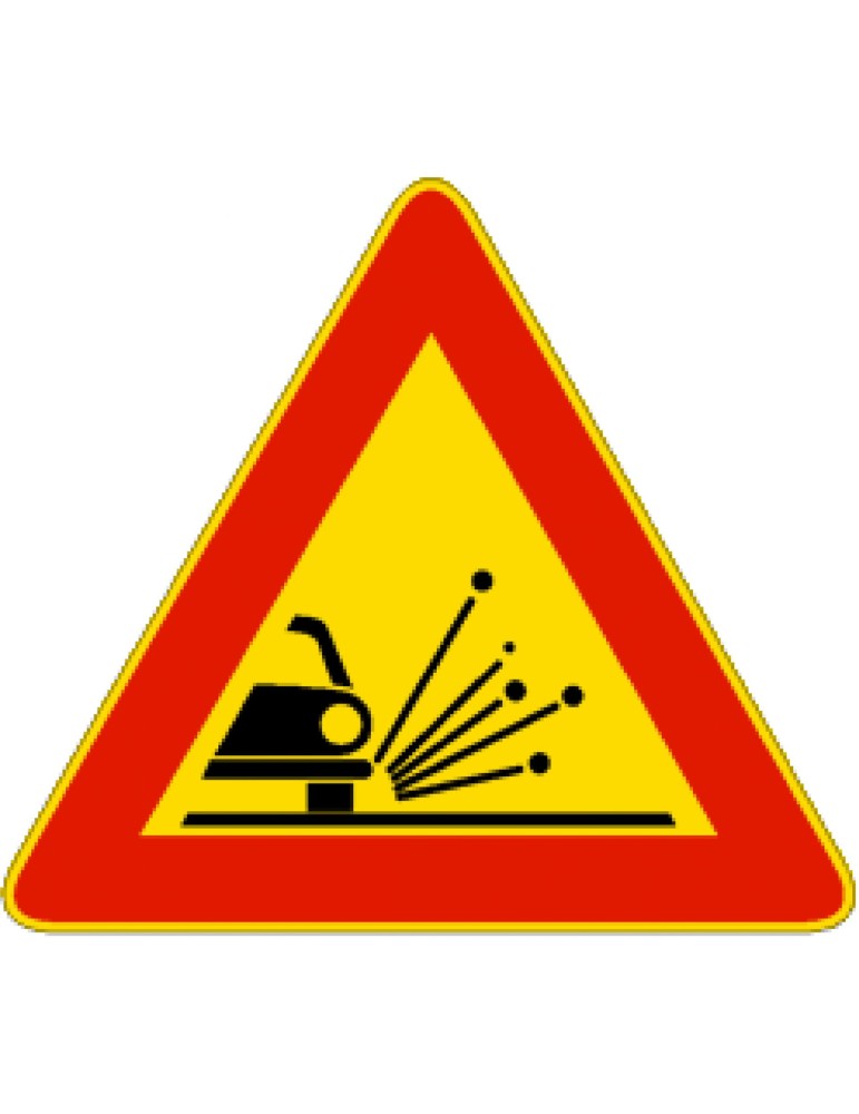 Lado triangular 90 en hierro clase 1 fig. 390 "material inestable en la carretera"