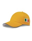 Cappello con tesa e bandierina a lato giallo